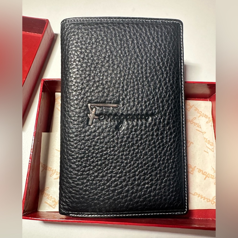 Salvatore Ferragamo Black Leather Wallet with 5 card holder+coin pocket